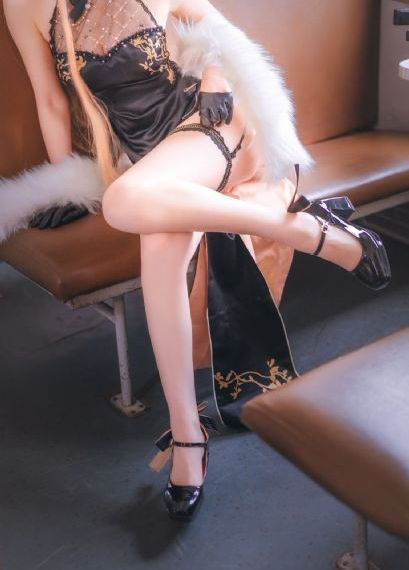 女大学生的沙龙室3